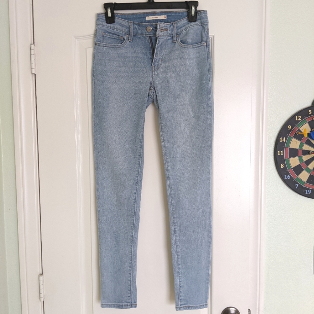 Levi's Women's 711 Skinny Jeans, size 26, Light Wash
